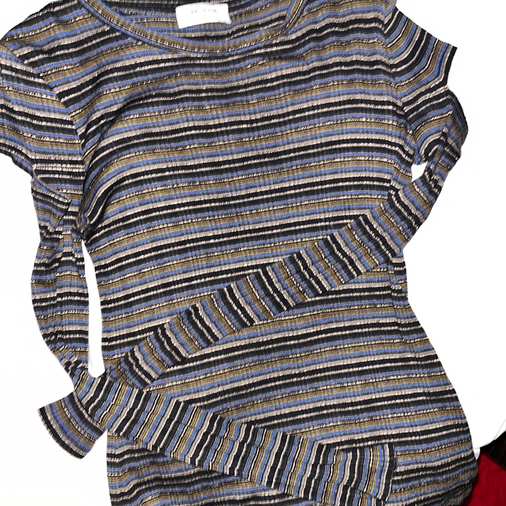 Bailey 44. long sleeve shirt w/shoulder cut outs. Black, gold